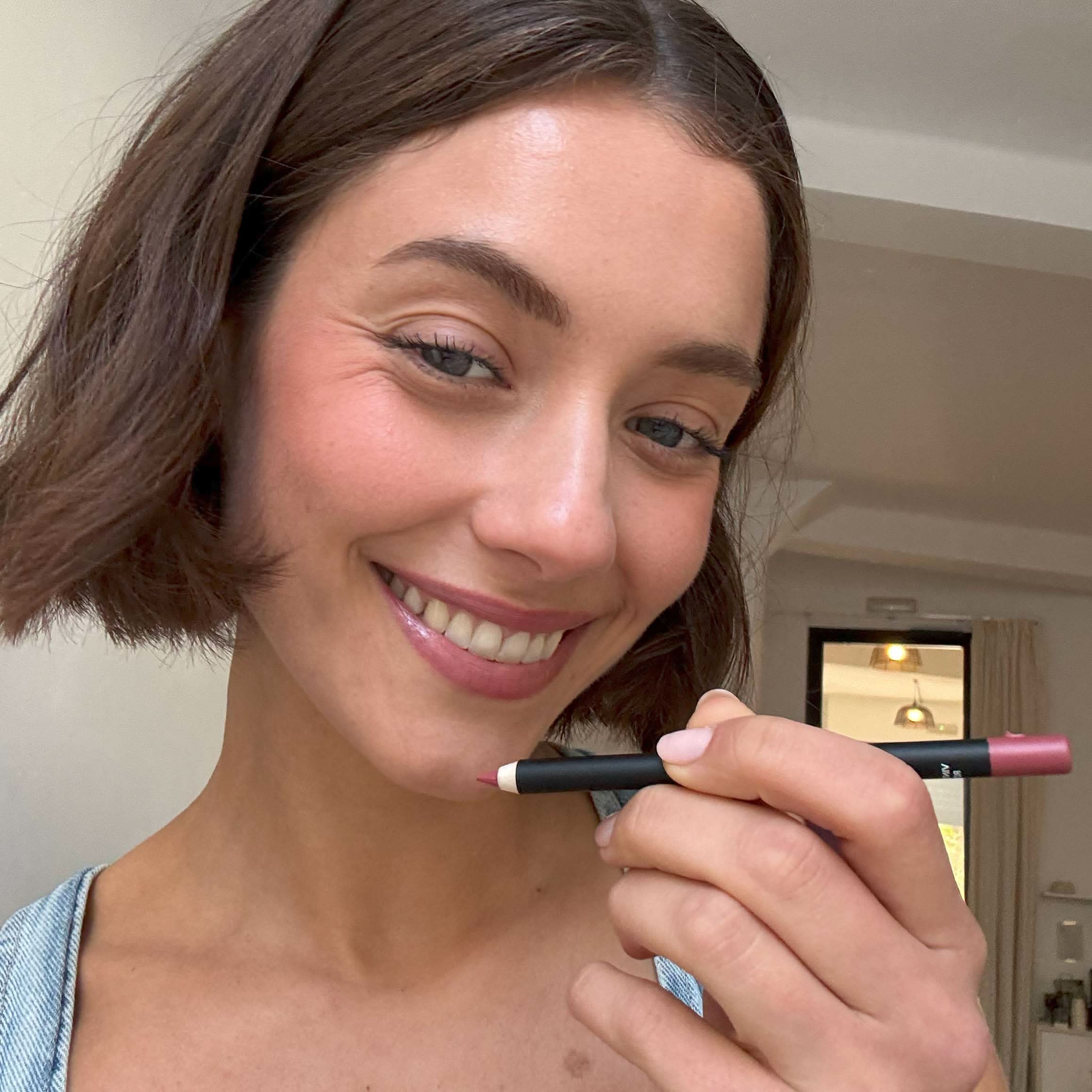 Lápiz de labios Perfilado Sedoso - Image 32