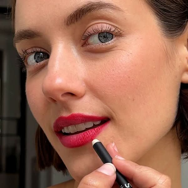 Lápiz de labios Perfilado Sedoso - Image 50